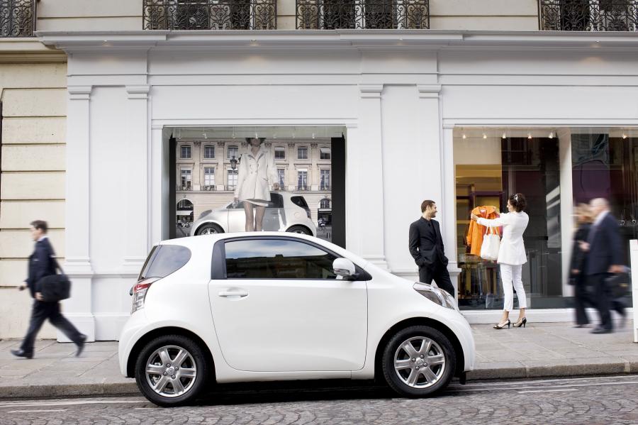  Toyota iQ 2008 года  (фото 101 из 225)